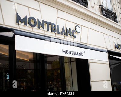 Parigi, Francia - 15 Agosto 2018 : Montblanc store a Parigi. Montblanc è un produttore tedesco di lusso strumenti di scrittura, orologi, gioielli e l Foto Stock