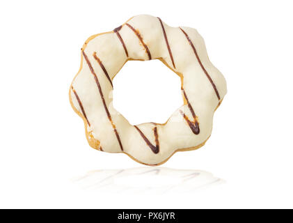 Il cioccolato al latte e rabboccato con cioccolato, isolato su sfondo bianco con tracciato di ritaglio Foto Stock