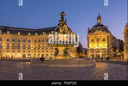 Place de la Bourse, Bordeaux, Francia, Europa di notte Foto Stock