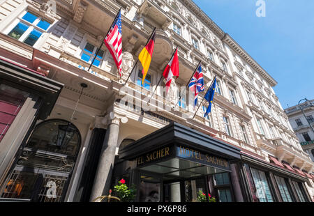 Esterno del famoso Hotel Sacher di Vienna, Austria, Europa Foto Stock