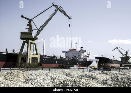 Daewoo dockyard in 12 Mai, la Romania, la costa del Mar Nero, 12. Mai Foto Stock