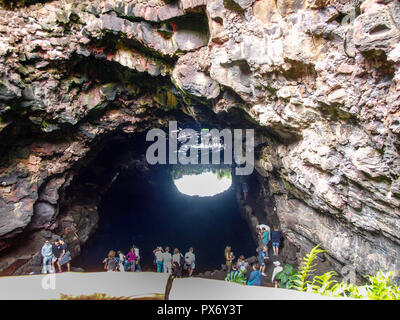 Lanzarote, Spagna - 2 Giugno 2018: Cueva de los Verdes, visita al canale di lava Foto Stock