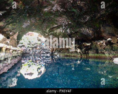 Lanzarote, Spagna - 2 Giugno 2018: Cueva de los Verdes, visita al canale di lava Foto Stock