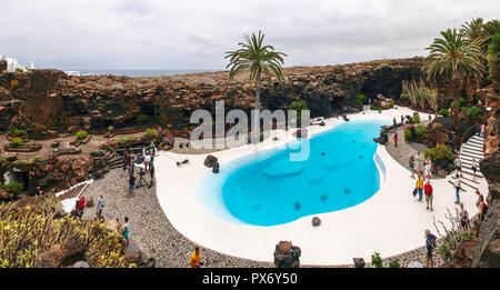 Lanzarote, Spagna - 2 Giugno 2018: Cueva de los Verdes, visita al canale di lava Foto Stock