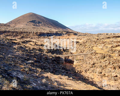 Lanzarote, Spagna - 7 Giugno 2017: Città stratificata su deserto Foto Stock