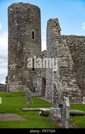 Drumlane abbazia e torre rotonda, Milltown, co, Cavan, Irlanda Foto Stock