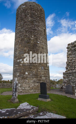 Drumlane abbazia e torre rotonda, Milltown, co, Cavan, Irlanda Foto Stock