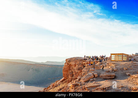 ATACAMA, Cile - 18 gennaio 2018: il paesaggio nel deserto di Atacama. Copia spazio per il testo Foto Stock