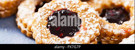 Biscotti shortbread con Jam o Jelly Centers background Foto Stock