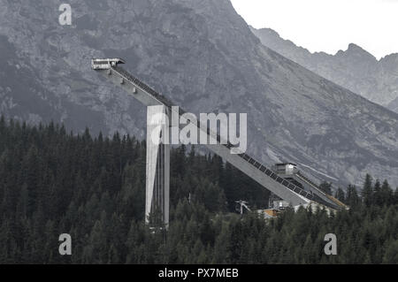 Ski-jump redoubt, Repubblica Slovacca, Hohe Tatra, il villaggio di Strbske Pleso Foto Stock