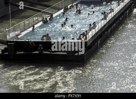 Vienna, piscina sul Canale del Danubio, Austria, Canale del Danubio Foto Stock