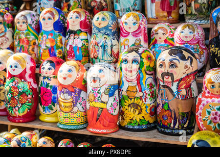 Bambole annidati nel souvenir da Ucraina. Foto Stock