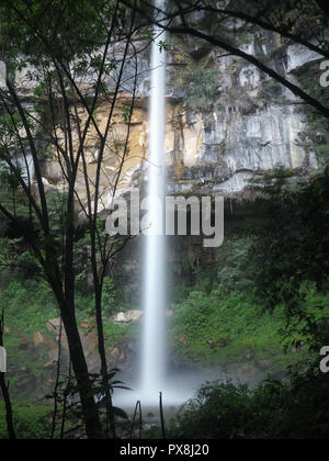 Una lunga esposizione Yumbilla cascata, Chachapoyas, Perù Foto Stock