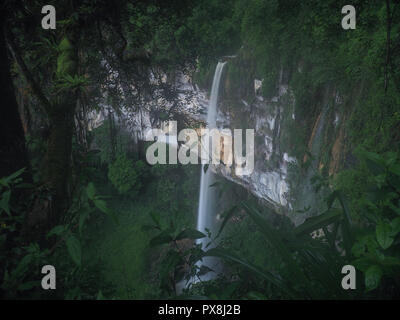 Una lunga esposizione Yumbilla cascata, Chachapoyas, Perù Foto Stock