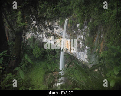 Una lunga esposizione Yumbilla cascata, Chachapoyas, Perù Foto Stock