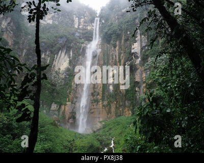 Yumbilla cascata in due livelli, Chachapoyas, Perù Foto Stock