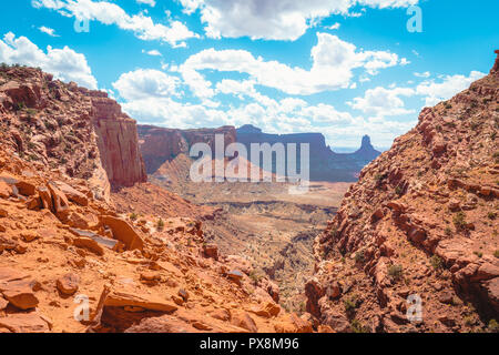 Bellissimo American West scenario nel Parco Nazionale di Canyonlands, Island in the Sky, Utah, Stati Uniti d'America Foto Stock