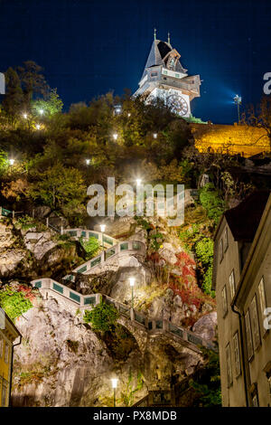 Scale a Grazer Schlossberg che conduce fino alla famosa torre dell'orologio, Graz, Stiria, Austria Foto Stock