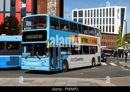 Un National Express Coventry double decker bus sul Trinity Street a Coventry city centre REGNO UNITO Foto Stock