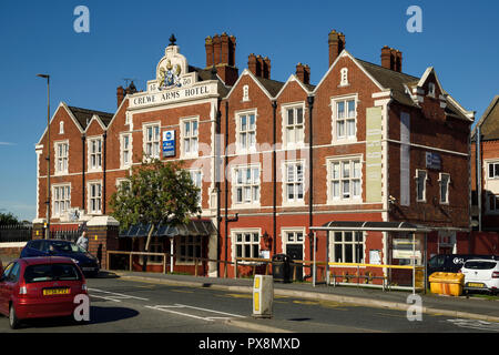 Crewe Arms Hotel adiacente a Crewe stazione ferroviaria sulla strada a Nantwich Crewe Cheshire Regno Unito Foto Stock