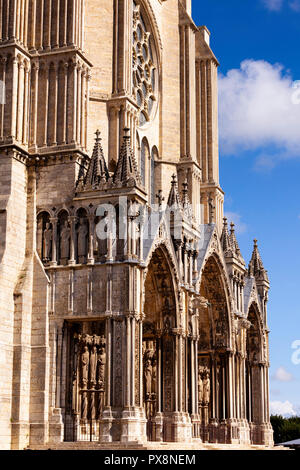 Dettagli dell'esterno della cattedrale di Chartres de Notre Dame, Francia Foto Stock
