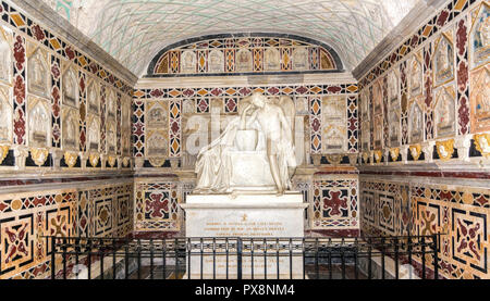 Gli interni della cattedrale di Santa Maria di Cagliari: il Santuario dei Martiri, Cappella di San Lucifero, vescovo di Cagliari Foto Stock