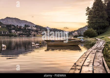 Sunrise in nobili Ski Ressort San Moritz in estate, Engadina, dei Grigioni, Svizzera, Grigioni, San Moritz Foto Stock