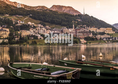 Sunrise in nobili Ski Ressort San Moritz in estate, Engadina, dei Grigioni, Svizzera, Grigioni, San Moritz Foto Stock