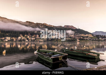 Sunrise in nobili Ski Ressort San Moritz in estate, Engadina, dei Grigioni, Svizzera, Grigioni, San Moritz Foto Stock