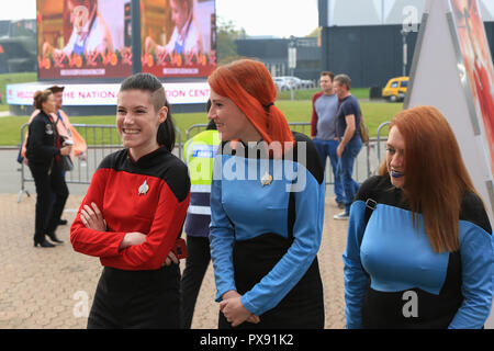 NEC di Birmingham, UK. 20 ottobre, 2018. I visitatori che arrivano per la destinazione annuale di Star Trek convention presso il NEC di Birmingham con molte persone vestite per l'occasione in costume che i caratteri usura nel famoso show televisivi e film. Peter Lopeman/Alamy Live News Foto Stock