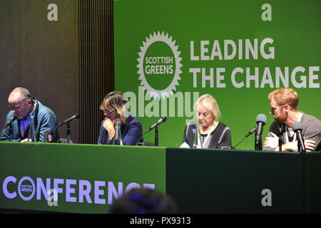 Glasgow, Scotland, Regno Unito. Xx oct, 2018. Scottish Partito Verde Conferenza Nazionale 2018. Con meno di 6 mesi per andare nel Regno Unito è dovuto a lasciare l'UE molto ancora resta da decidere. Nella foto e parlando anche sul pannello (destra-sinistra) è: Andy Wightman MSP; Membro del Seanad Eireann e irlandese Partito Verde - Il senatore grazia O'Sullivan; Alison Atack - la Law Society of Scotland Presidente (Presidente); Andy Sirel - cofondatore di JustRight Scozia. Credito: Colin Fisher/Alamy Live News Foto Stock