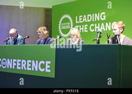 Glasgow, Scotland, Regno Unito. Xx oct, 2018. Scottish Partito Verde Conferenza Nazionale 2018. Con meno di 6 mesi per andare nel Regno Unito è dovuto a lasciare l'UE molto ancora resta da decidere. Nella foto e parlando anche sul pannello (destra-sinistra) è: Andy Wightman MSP; Membro del Seanad Eireann e irlandese Partito Verde - Il senatore grazia O'Sullivan; Alison Atack - la Law Society of Scotland Presidente (Presidente); Andy Sirel - cofondatore di JustRight Scozia. Credito: Colin Fisher/Alamy Live News Foto Stock