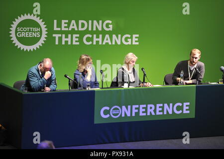 Glasgow, Scotland, Regno Unito. Xx oct, 2018. Scottish Partito Verde Conferenza Nazionale 2018. Con meno di 6 mesi per andare nel Regno Unito è dovuto a lasciare l'UE molto ancora resta da decidere. Nella foto e parlando anche sul pannello (destra-sinistra) è: Andy Wightman MSP; Membro del Seanad Eireann e irlandese Partito Verde - Il senatore grazia O'Sullivan; Alison Atack - la Law Society of Scotland Presidente (Presidente); Andy Sirel - cofondatore di JustRight Scozia. Credito: Colin Fisher/Alamy Live News Foto Stock