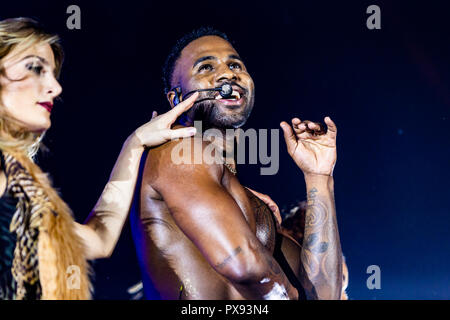 Milano, Italia. Xix oct, 2018. Jason Derulo esegue in scena al Mediolanum Forum, per la sua unica data in Italia del 2i lati World Tour Credito: Valeria Portinari/Alamy Live News Foto Stock