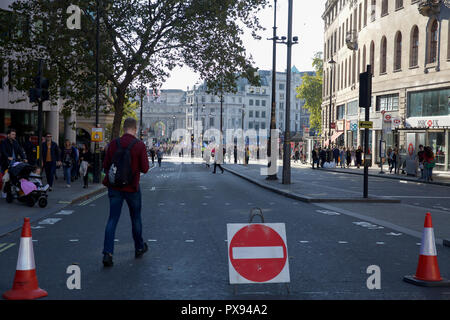 Londra, UK, 20 ottobre 2018,strade chiuse come manifestanti chiede un referendum per la finale Brexit trattare riuniti a Londra per ciò che gli organizzatori dicono è il "più grande, più potenti e più importante la dimostrazione del suo genere. La manifestazione, organizzata dal voto popolare campagna, visto a marzo in vista di un rally in piazza del Parlamento. Il mese di marzo è stato guidato da giovani elettori. Il primo ministro Theresa Maggio ha già escluso un tale referendum. Credit :Keith Larby/Alamy Live News Foto Stock