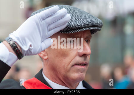 Glasgow, Scotland, Regno Unito. 20 ottobre, 2018. Dimostranti prendendo parte alla fine della Grande Guerra Centenario Memorial sfilano per le strade della città dalla Kelvingrove Park a Glasgow Green, organizzata dalla 36th (Ulster) Memorial Association. Credito: Berretto Alamy/Live News Foto Stock