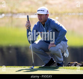 Jeju, Corea del Sud. Xx oct, 2018. Reavie Chez degli Stati Uniti compete durante la terza tornata di CJ Coppa del PGA Tour a nove ponti in Jeju Island, Corea del Sud, 20 ott. 2018. Credito: Lee Sang-ho/Xinhua/Alamy Live News Foto Stock