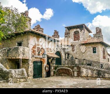 La Romana, Repubblica Dominicana. 14 gen 2009. Casa del Rio, un ristorante in Altos de Chavon, una ri-creazione di un sedicesimo secolo in stile mediterraneo villaggio europeo a La Romana Repubblica Dominicana, una destinazione preferita dai turisti. Credito: Arnold Drapkin/ZUMA filo/Alamy Live News Foto Stock