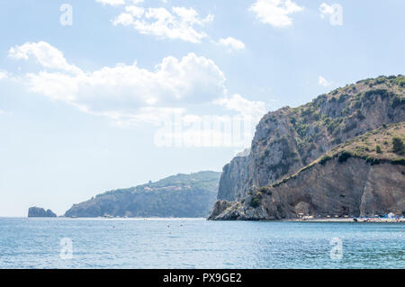 Litorale di Palinuro con le sue meravigliose acque cristalline del mare e le grotte Foto Stock