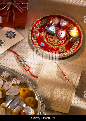 Una vita ancora simbolicamente raffigurante il festival di Raksha Bandhan IN INDIA, ASIA Foto Stock