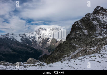 Vista del Monte Rosa mountain dal Monte Moro passano vicino a Macugnaga, Italia Foto Stock