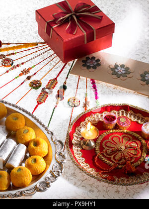 Una vita ancora simbolicamente raffigurante il festival di Raksha Bandhan IN INDIA, ASIA Foto Stock