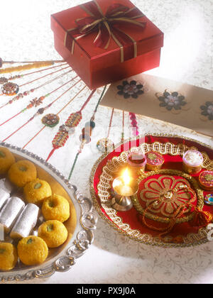 Una vita ancora simbolicamente raffigurante il festival di Raksha Bandhan IN INDIA, ASIA Foto Stock