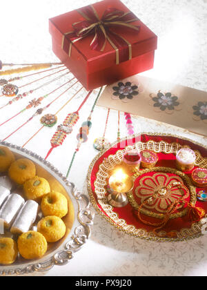 Una vita ancora simbolicamente raffigurante il festival di Raksha Bandhan IN INDIA, ASIA Foto Stock