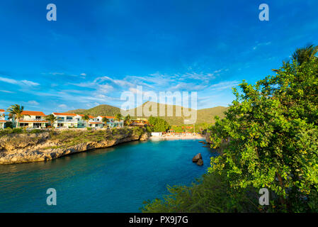 Vista di edifici in Playa Lagun, Curacao, Paesi Bassi. Copia spazio per il testo Foto Stock