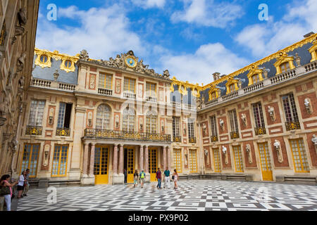 Il Palazzo di Versailles fu la principale residenza reale di Francia dal 1682 sotto Luigi XIV fino all'inizio della rivoluzione francese nel 1789. Foto Stock