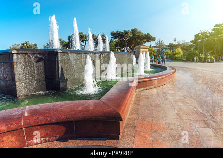 Azerbaigian, Baku, 15 maggio 2018. Le fontane della città Foto Stock