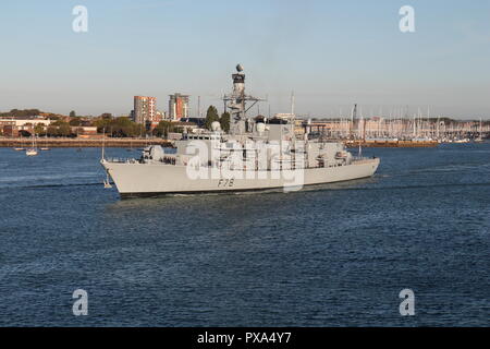 La Royal Navy tipo 23 fregata HMS Kent si diparte da Portsmouth, Regno Unito il 1 ottobre 2018 Foto Stock