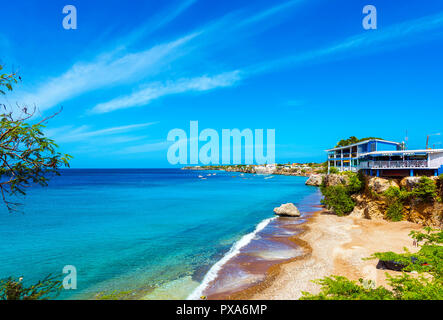 Vista della spiaggia di sabbia, Westpunt, Curacao, Paesi Bassi. Copia spazio per il testo Foto Stock