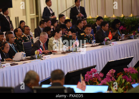 Stati Uniti Il Segretario della Difesa James N. Mattis assiste l'ASEAN dei ministri della Difesa Meeting-Plus in Singapore, Ottobre 19, 2018. (DOD foto di Lisa Ferdinando) Foto Stock